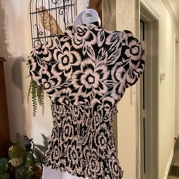 Guess Black and Cream Floral Blouse - Picture 2 of 7